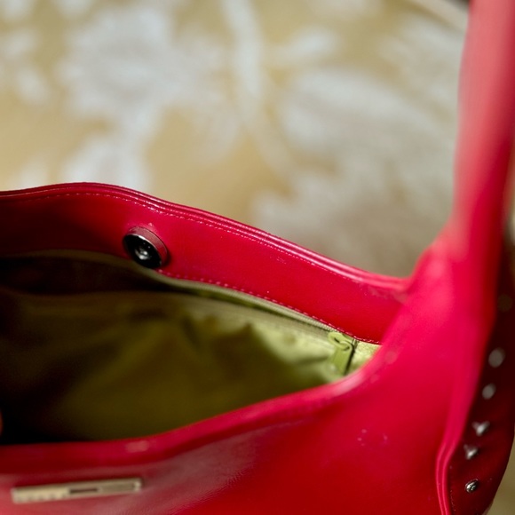 Vintage guess bag, purse, metal studs, magnetic snap, avocado green interior - Picture 3 of 4